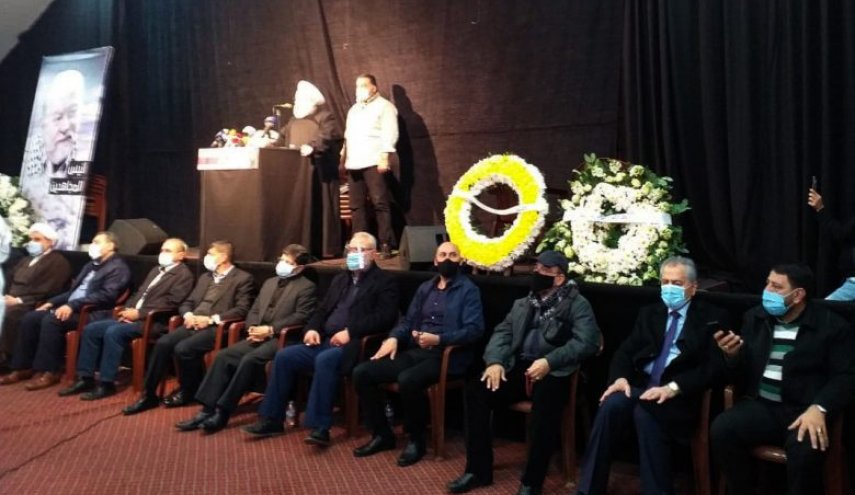 سفير سوریا يشارك في تشييع الراحل النقاش