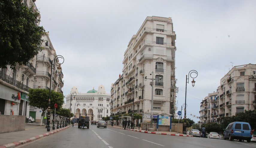 الجزائر توقف جميع الرحلات لمدة شهر بعد ظهور الفيروس البريطاني 