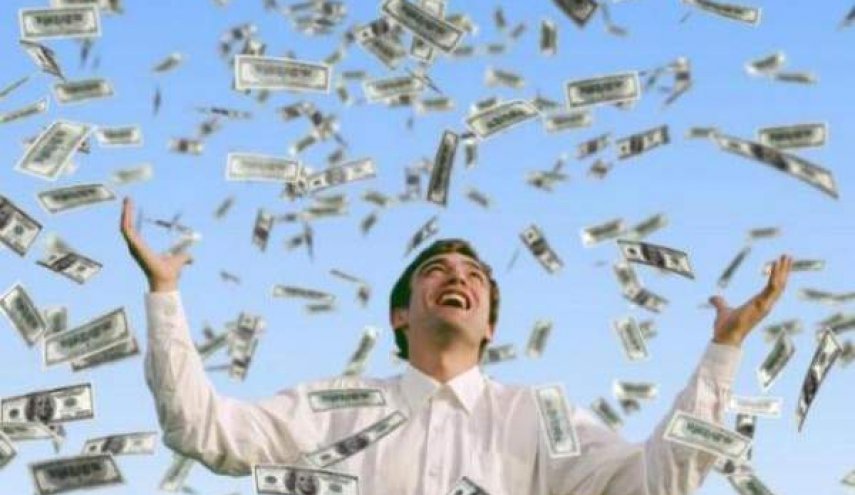 14 مليون جنيه هبطت من السماء على شاب مصري.. تخيلوا ماذا فعل؟