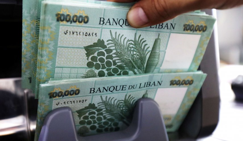 الليرة اللبنانية تنهار والحلول الحكومية معطلة