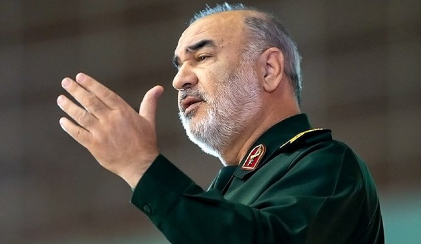 سرلشکر سلامی در پیامی به رهبر انقلاب: کشور را از عوارض تحریم‌های ظالمانه بی‌نیاز می‌کنیم
