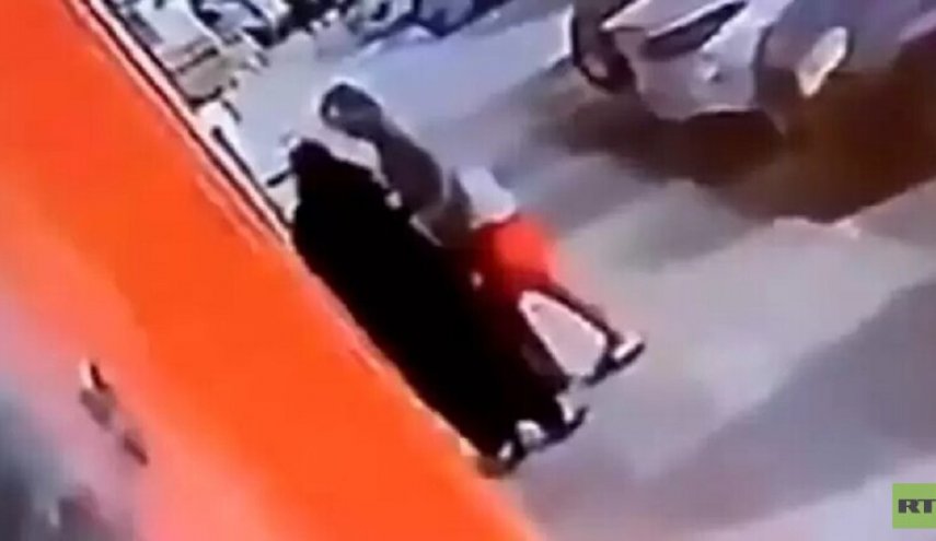 واقعة تحرش بامرأة في جدة تفجر غضبا في السعودية! 

