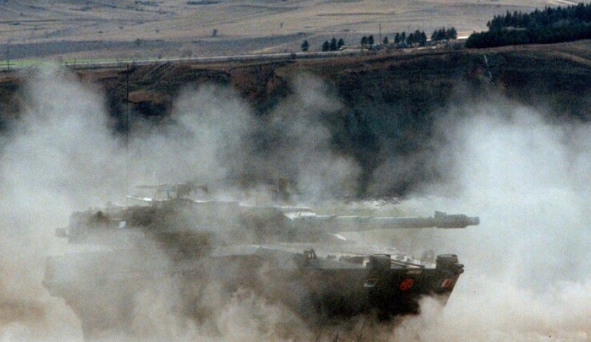 قذيفة من دبابة إيطالية تقضي على أعداد كبيرة من الدجاج