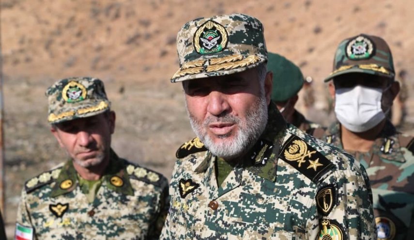 قائد القوة البرية في الجيش الإيراني يتفقد الوحدات المنتشرة على الحدود الشمالية الغربية