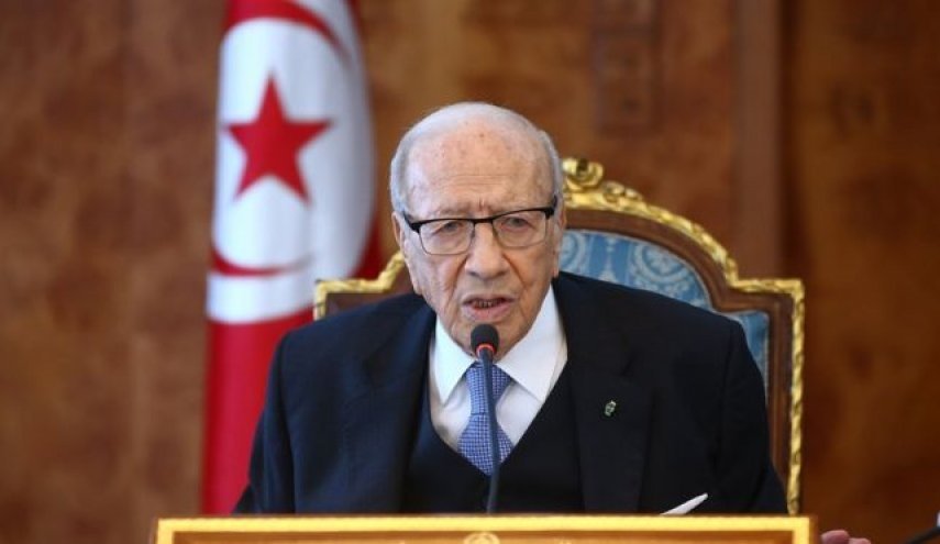 محامية تونسية: حاولوا تسفير السبسي لفرنسا للعلاج لإعلان شغور منصب الرئاسة 