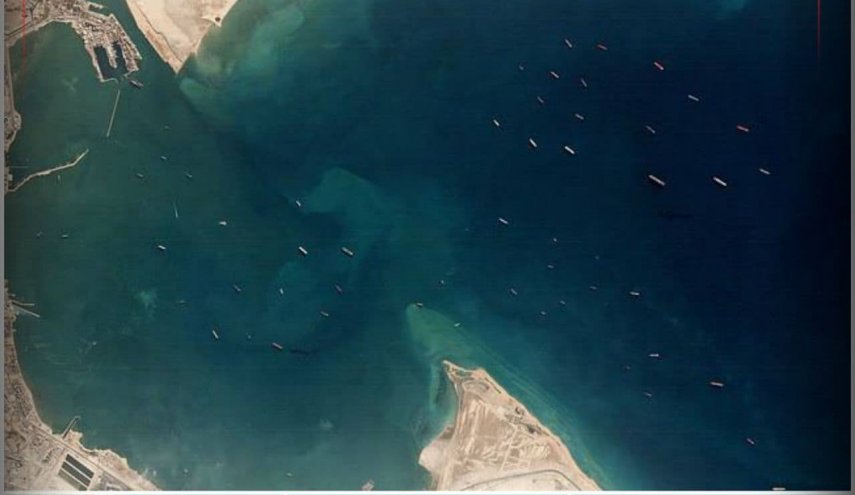 مصر.. توقعات باستمرار محاولات تعويم السفينة العالقة في قناة السويس