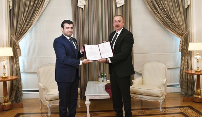 رئیس‌جمهور آذربایجان به داماد اردوغان نشان افتخار داد

