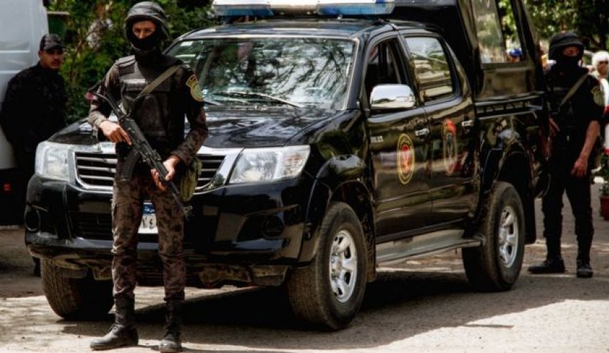 مصرية تخنق طفلتها أثناء اللعب معها‎!
