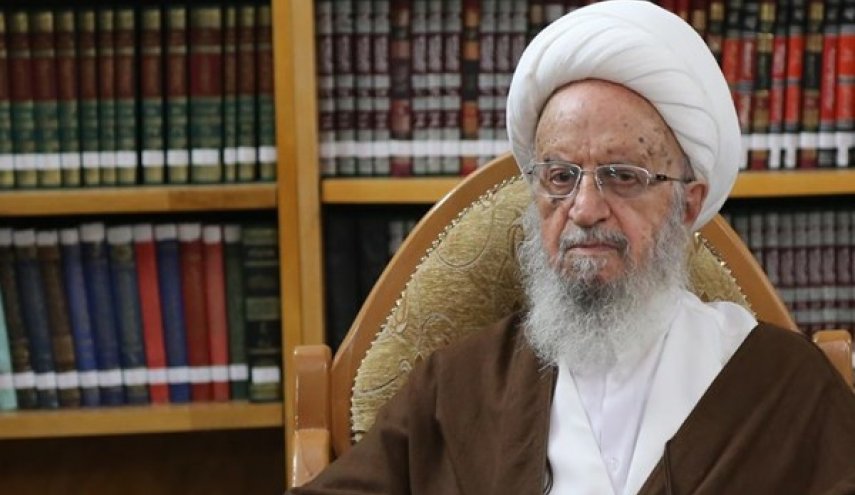 آية الله مكارم شيرازي يرقد في المستشفى