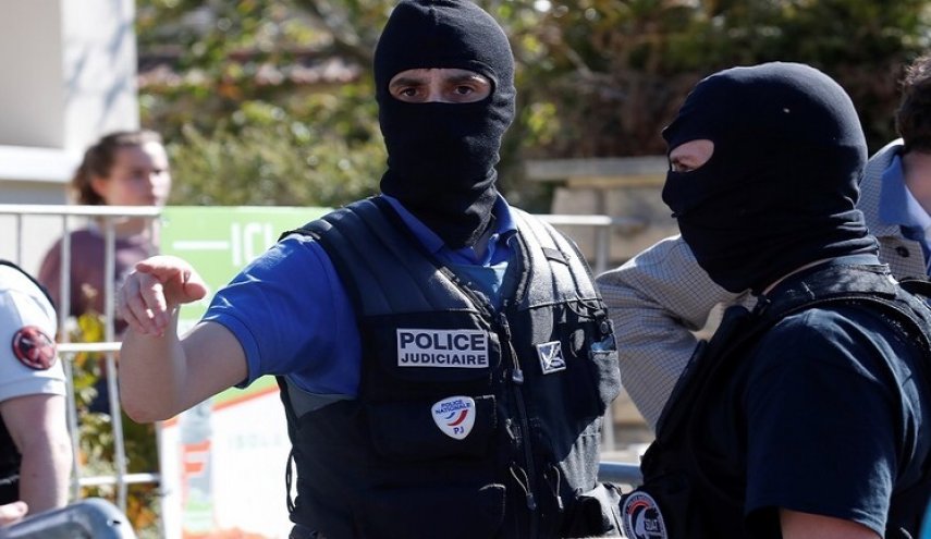 توقيف 3 أشخاص على ذمة التحقيق بعد الهجوم على مركز للشرطة في فرنسا