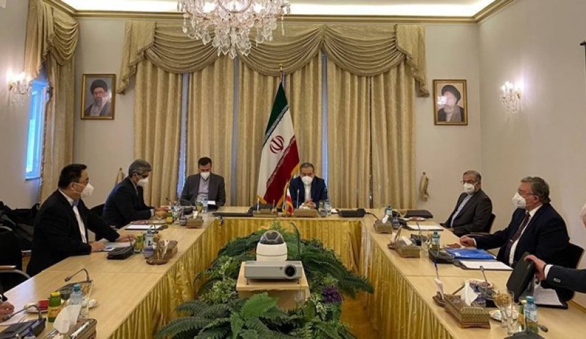 نشست سه جانبه هماهنگی بین روسای هیأت‌های ایران، روسیه و چین در وین
