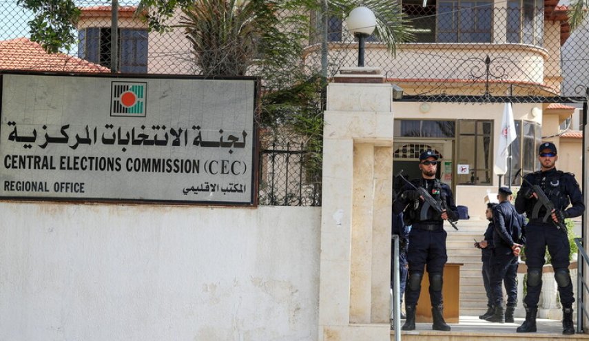 15 قائمة انتخابية فلسطينية تعتبر تأجيل الانتخابات 
