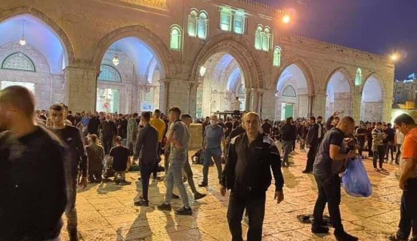 حمله نظامیان صهیونیست به نمازگزاران فلسطینی در مسجدالاقصی