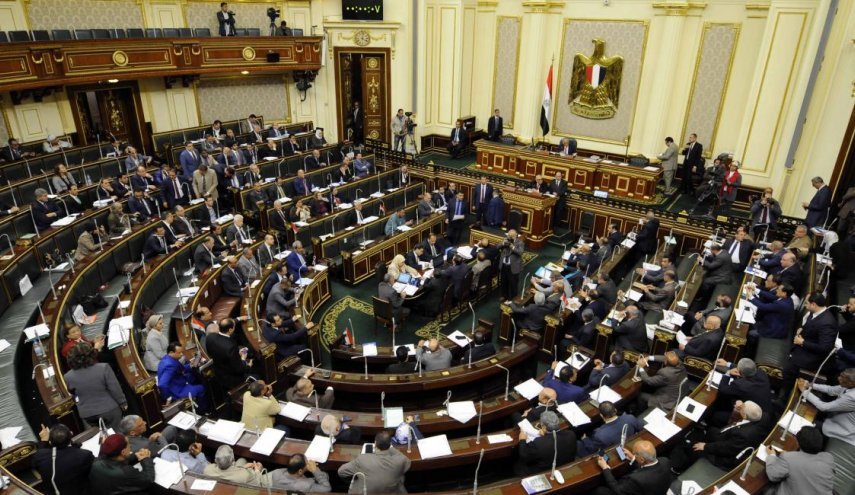 النواب المصري يقر فصل متعاطي المخدرات