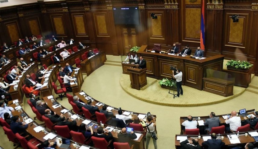 رئیس جمهوری ارمنستان حکم برگزاری انتخابات پارلمانی را امضاء کرد