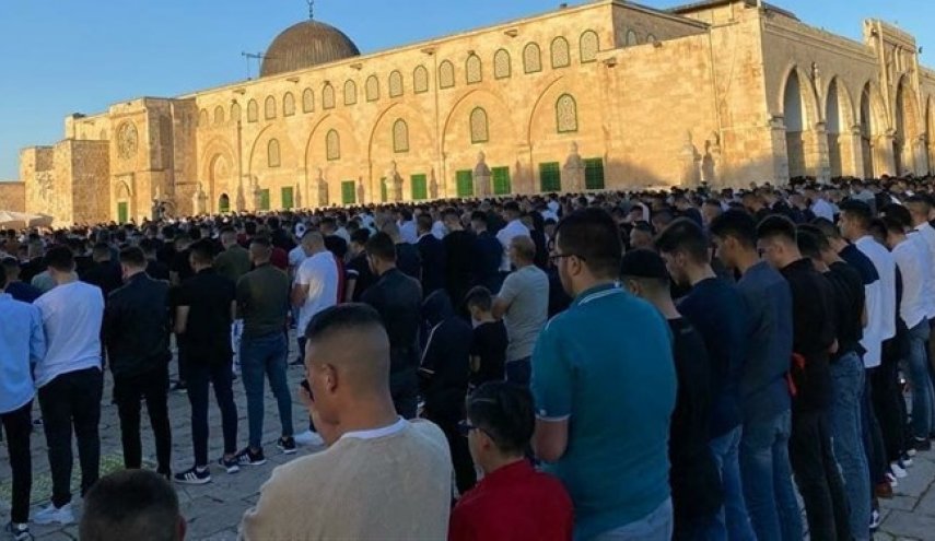 ۱۰۰ هزار فلسطینی نماز عید فطر را در مسجدالأقصی به جا آوردند

