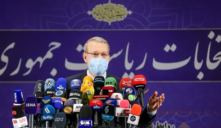 لاریجانی: مسائل امروز ایران با سوپرمن بازی و کلید جادویی قابل حل نیست
