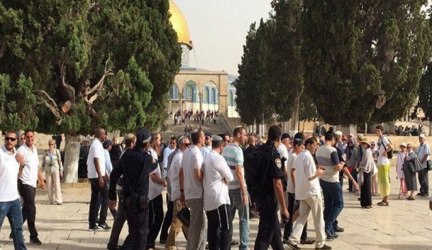 یورش شهرک‌نشینان به مسجدالاقصی/ شهادت یک فلسطینی در کرانه باختری