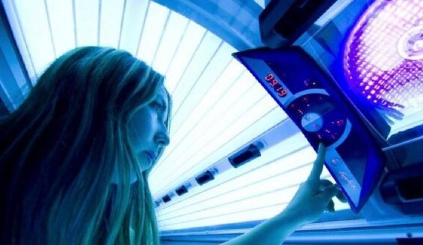 مفاجأة لسيدة في صالون تجميل.. جثة بجهاز التسمير الاصطناعي
