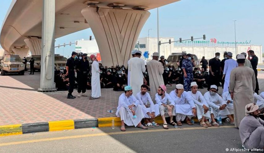  عُمان «تُحاصر» الموجة الاحتجاجية: طريق الإصلاح طويل 