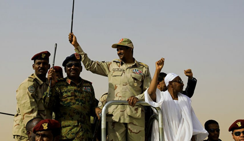 حميدتي يعلق على أحاديث الخلاف بين 'الدعم السريع' والجيش
