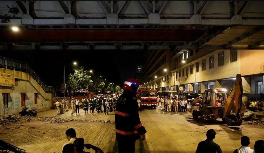 مقتل 11 بينهم 8 أطفال بانهيار مبنى في مومباي