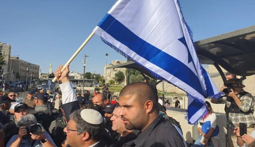 اهالی قدس عضو کنست و شهرک نشینان صهیونیست را از باب العامود بیرون کردند