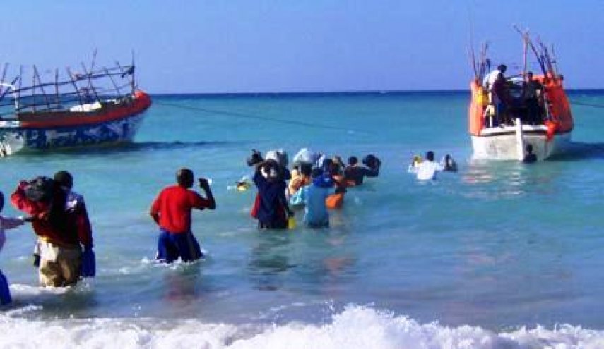 الجيش اللبناني يوقف عملية تهريب لـ10 سوريين ولبناني عبر البحر 
