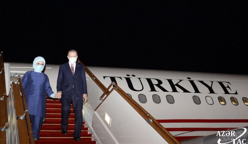 أردوغان يصل أذربيجان قادما من بروكسل
