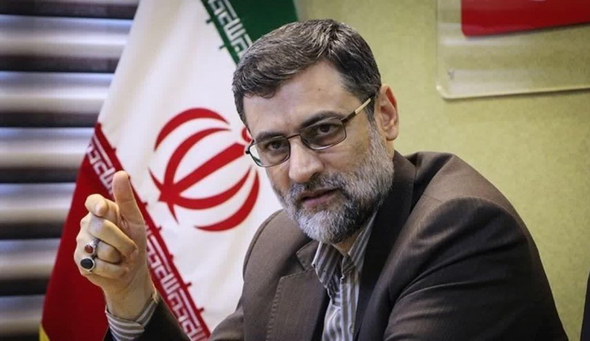 قاضی‌ زاده هاشمی: کنار رفتنی در کار نیست!