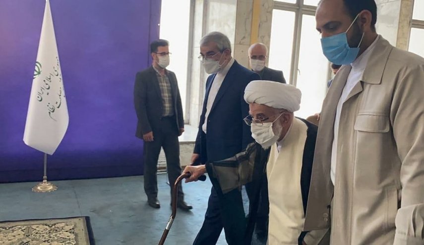 آیت‌الله جنتی: تا مردم در صحنه هستند، دشمن هیچ غلطی نمی تواند بکند
