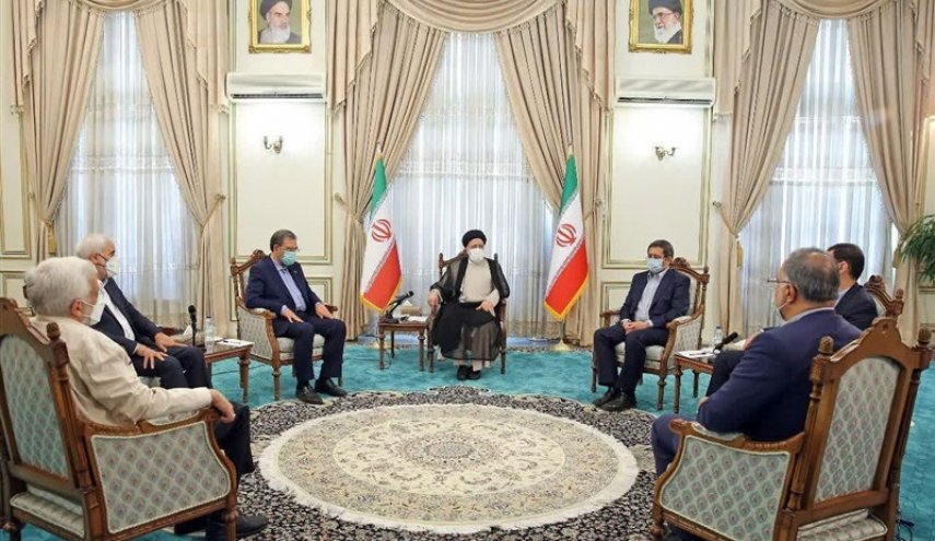المرشحون للإنتخابات الرئاسية الإيرانية يلتقون بالرئيس المنتخب