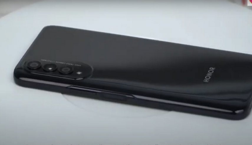 Honor تنافس سامسونغ بهاتف 5G متطور ورخيص الثمن