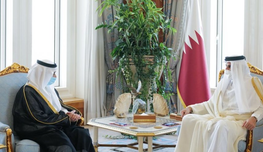 سفیر عربستان استوارنامه خود را تقدیم امیر قطر کرد