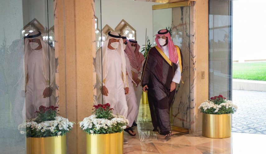 بن زايد يصل الرياض وبن سلمان يستقبله 
