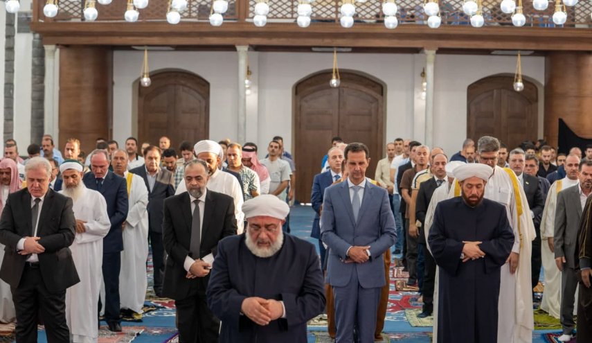 بشار اسد نماز عید قربان را درحمص اقامه کرد