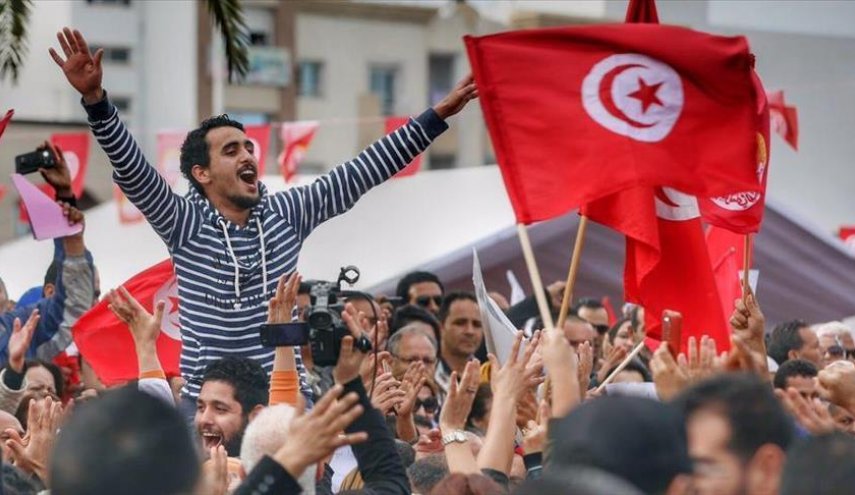 تونس: مظاهرات قرب البرلمان تطالب بحلّه ورحيل الحكومة