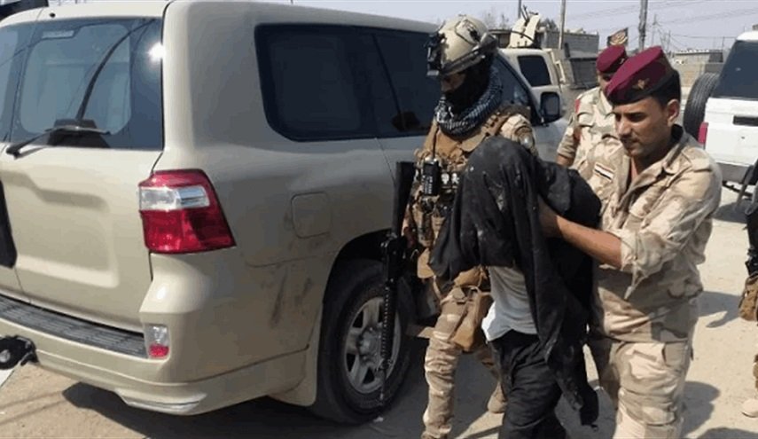الإطاحة بمسؤول 