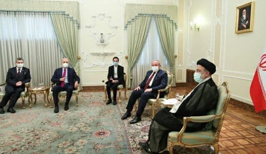 رئیسی: موفقیت سیاست همسایگی در گرو تعمیق پیوندهای چندجانبه ایران و ترکیه است