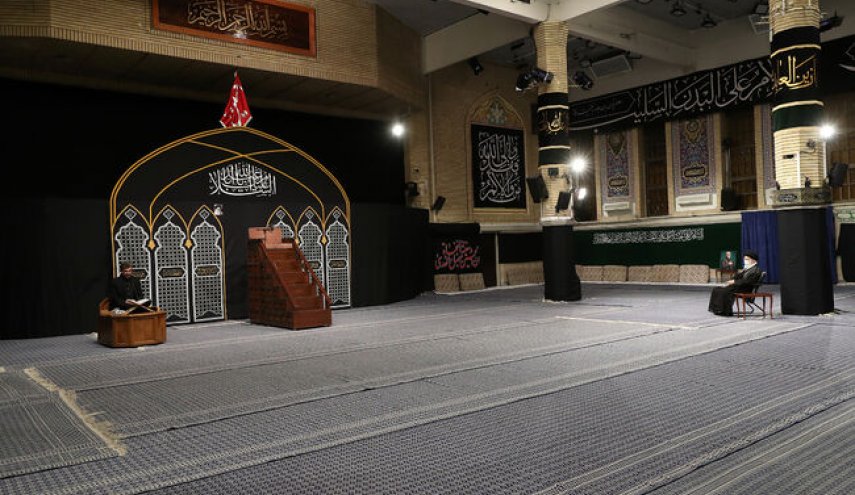 اقامة الليلة الاولى من مراسم العزاء الحسيني بحضور قائد الثورة الاسلامية