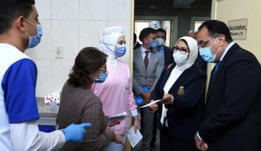مصر.. قرار جديد بشأن الموظفين حال عدم تلقيهم لقاح كورونا
