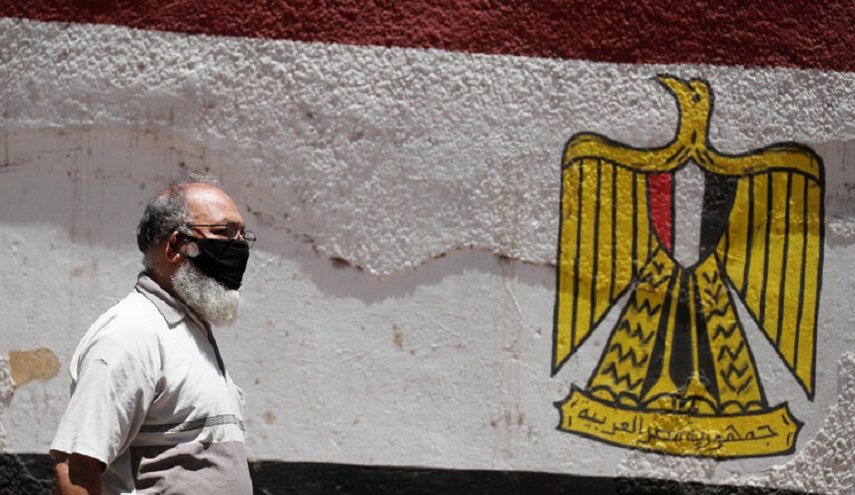 مصر تتخذ إجراءات قانونية ضد من يمتنع عن تلقي لقاح كورونا