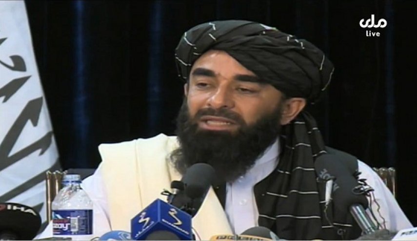 مجاهد:تاریخ خروج آمریکا از افغانستان تمدید نمی‌شود/ آمریکایی‌ها بی‌رحمانه به مردم در فرودگاه کابل تیراندازی می‌کنند


