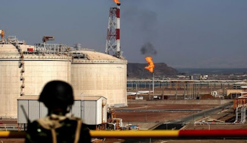 بالارقام.. العدوان السعودي ينهب نفط اليمنيين ويقوم بتجويعهم