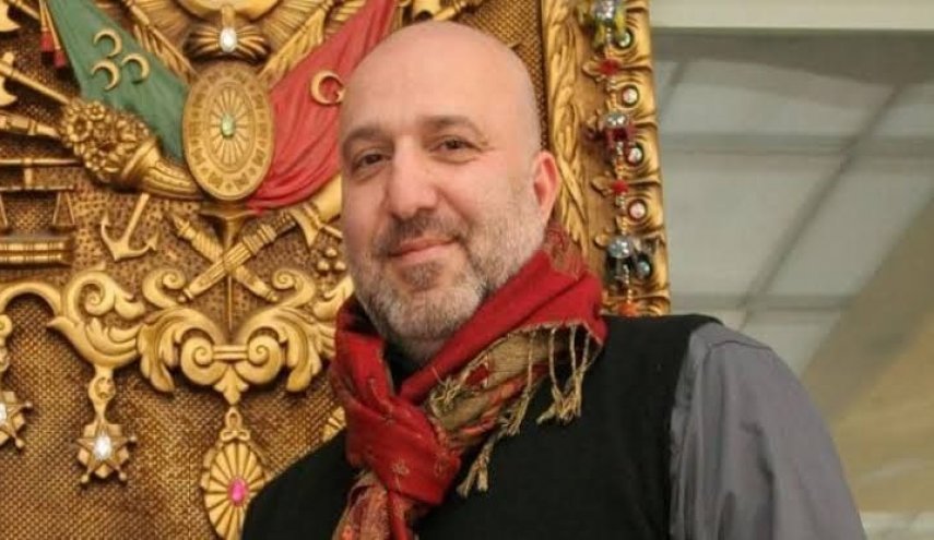 أمير عثماني ينصح السوريين في تركيا: لا تنظروا للنساء التركيات واخفضوا أصواتكم؟!