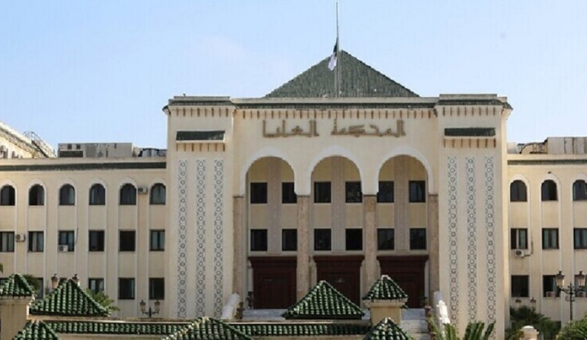 الجزائرية العليا تؤيد أحكاما بالسجن في قضية تهريب 122 مليون دولار
