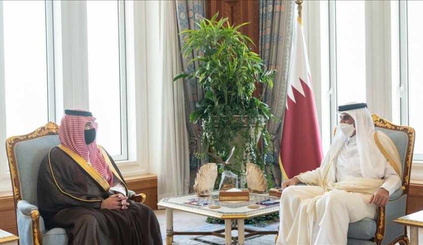 أمير قطر يستقبل وزير الداخلية السعودي