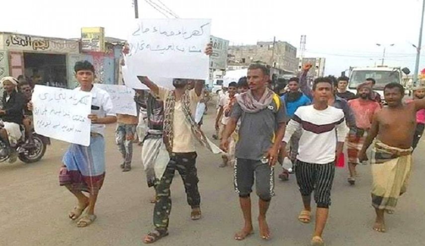 مظاهرات في المخا ولحج للمطالبة بتوفير الكهرباء وتنديدا بتردي الخدمات

