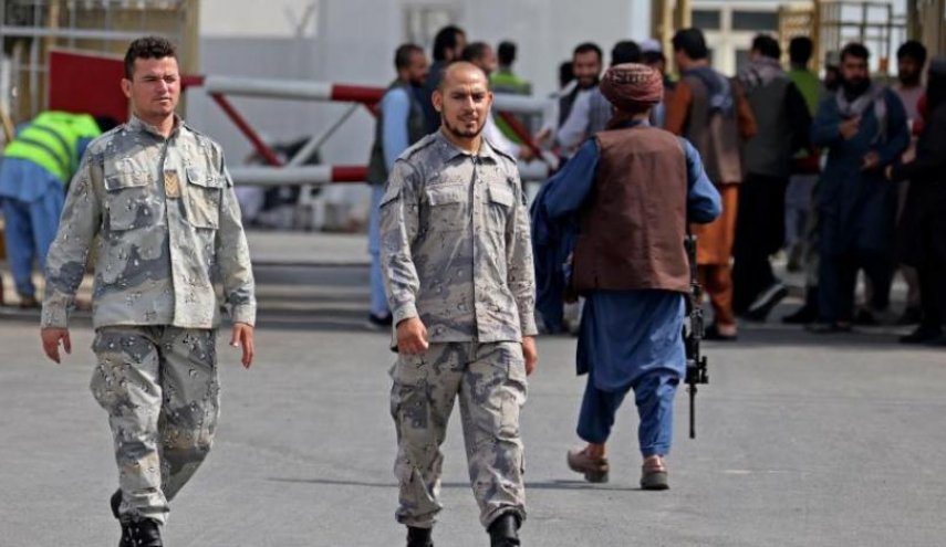 الشرطة الأفغانية تعود للانتشار عند نقاط التفتيش في مطار كابول
