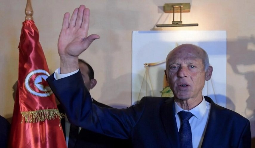 تونس.. قاعدة داعمي سعيد تتآكل ودعوات للتظاهر ضد الانقلاب
